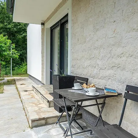 3 Bedroom Pet Friendly In Prázdninový dům
