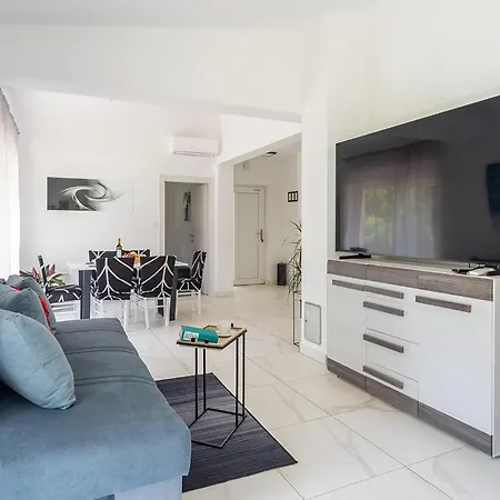 Prázdninový dům 3 Bedroom Pet Friendly In Barban
