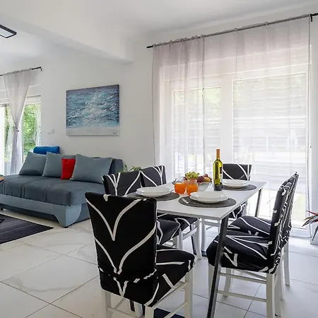 Prázdninový dům 3 Bedroom Pet Friendly In *