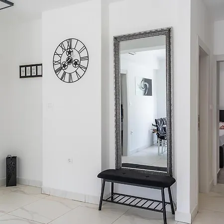 3 Bedroom Pet Friendly In *