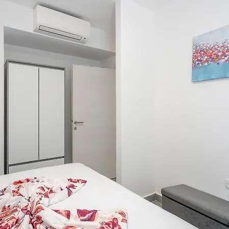 3 Bedroom Pet Friendly In Prázdninový dům Barban