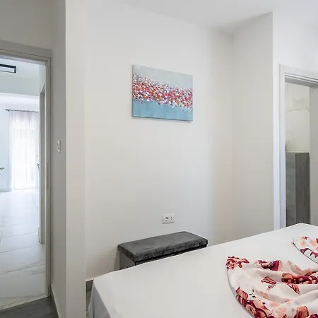 3 Bedroom Pet Friendly In *
