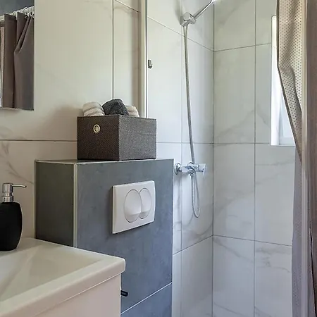 3 Bedroom Pet Friendly In *